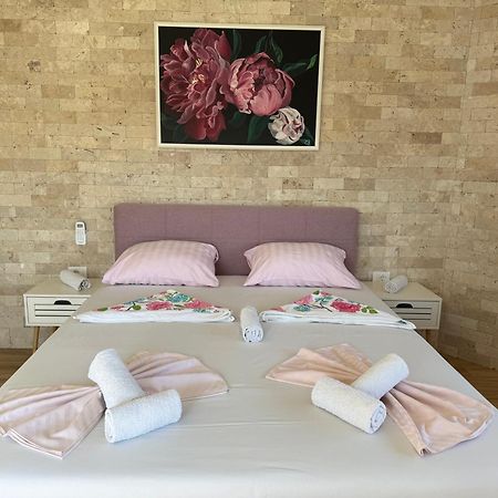 Gjinaj Apartments Улцинь Экстерьер фото