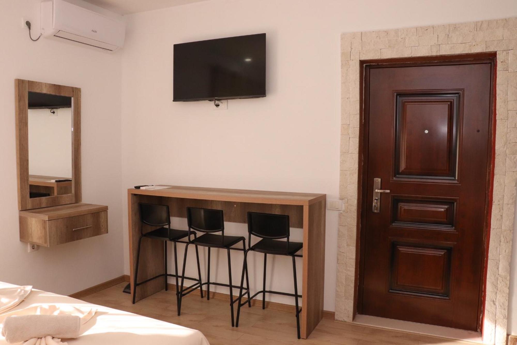 Gjinaj Apartments Улцинь Экстерьер фото