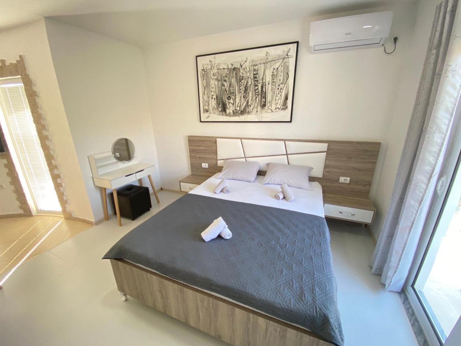 Gjinaj Apartments Улцинь Экстерьер фото