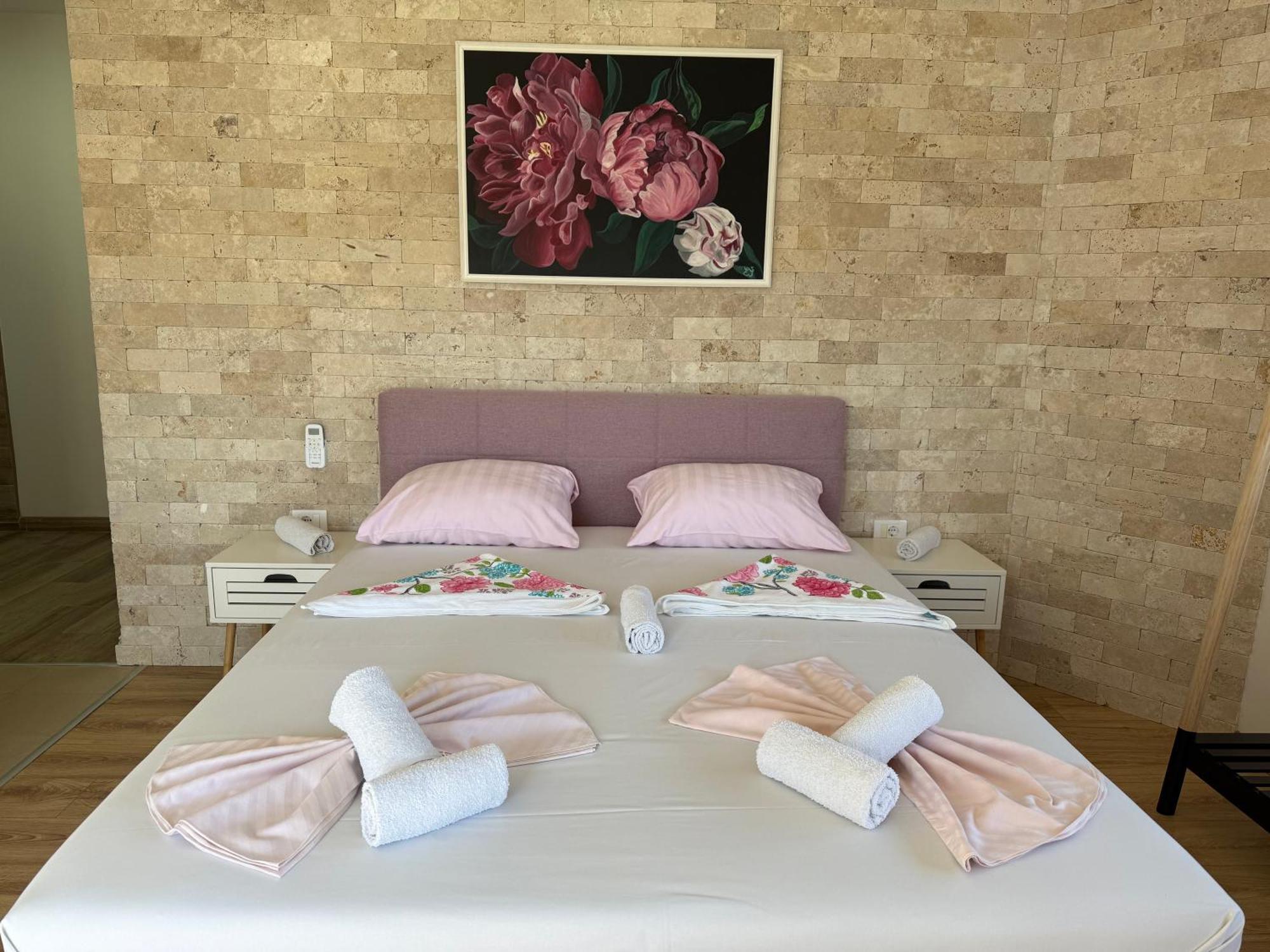 Gjinaj Apartments Улцинь Экстерьер фото