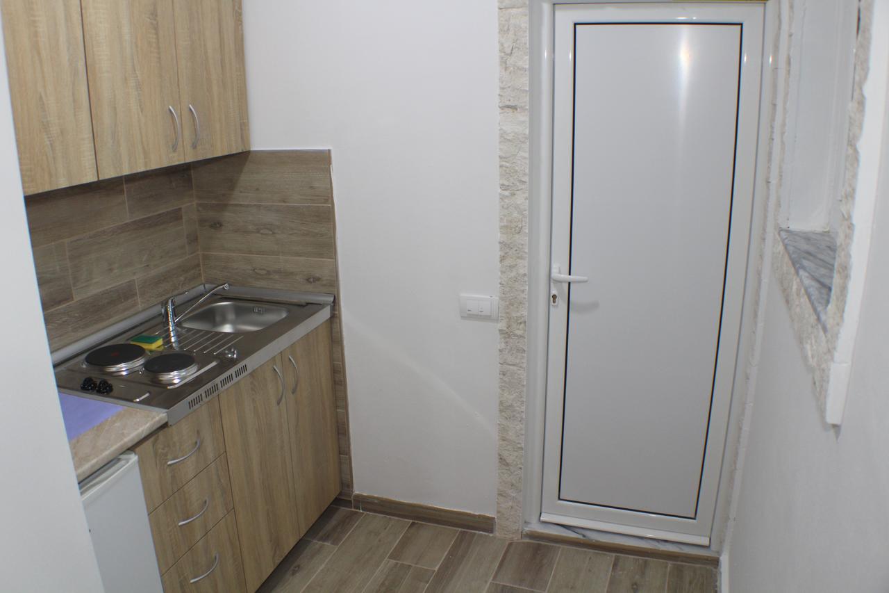 Gjinaj Apartments Улцинь Экстерьер фото