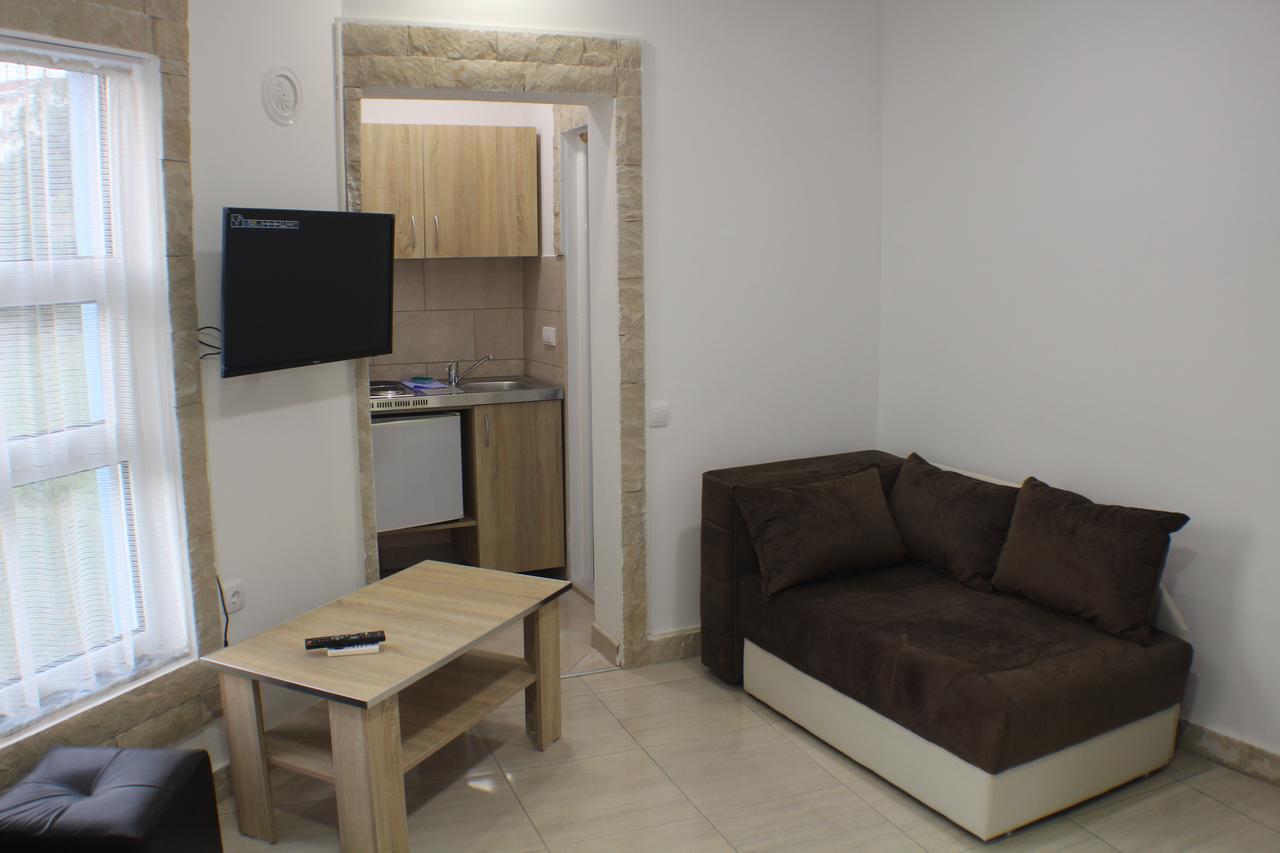 Gjinaj Apartments Улцинь Экстерьер фото
